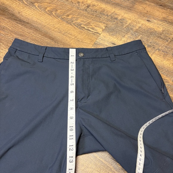Lululemon Commission Classic-Fit Short 9” Warpstreme Obsidian Gray Mens 33 - Picture 4 of 12